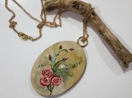 Micropittura. Vendo Ciondolo collana vintage dipinto a mano